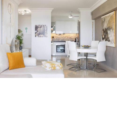 Neues Apartment mit herrlichem Meerblick und Pool