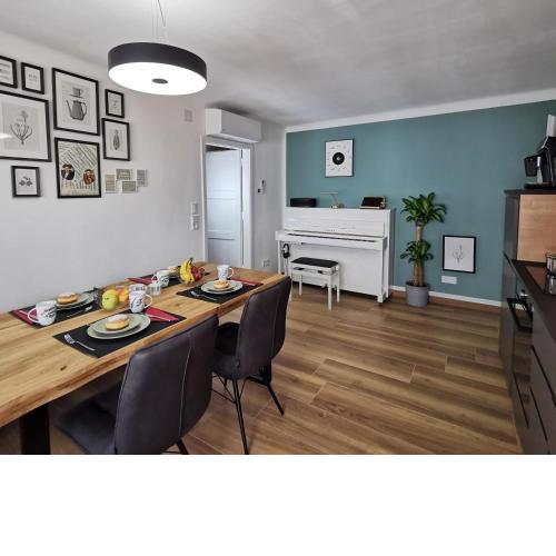 Neues City Center Piano Appartement mit Netflix