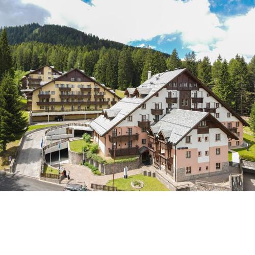Nevesole Folgarida Resort Aparthotel