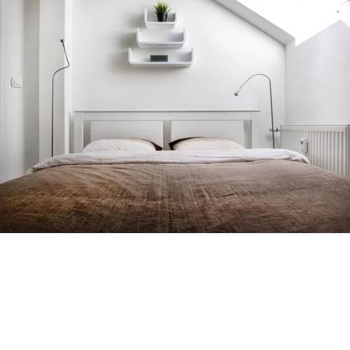 New 2019 City Centre Apt. Modern and bright