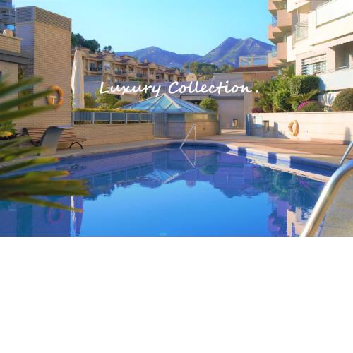 New 2023 Bay View Luxury Apt, Sea Views & Pool