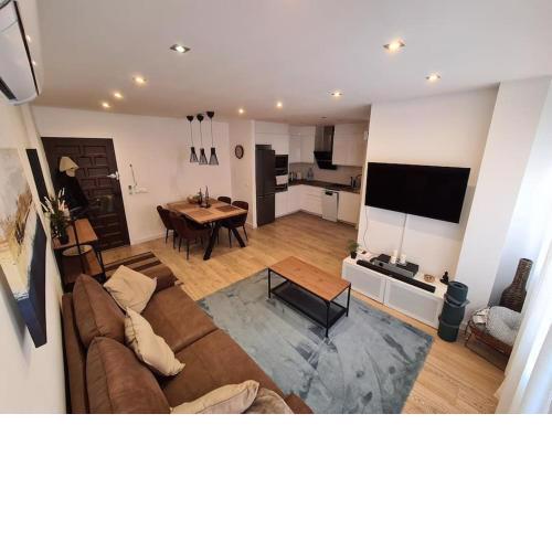 NEW Alexandra apartment, 2 min 40 sec from beach