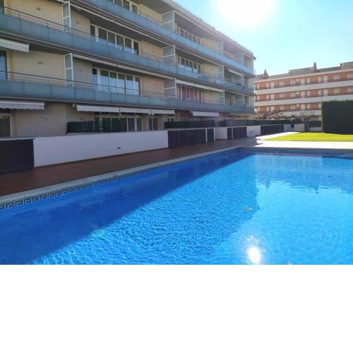 NEW! Apartamento con piscina y balcón a 2 minutos de la playa. WI-FI