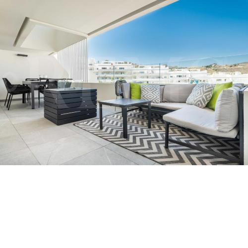 NEW Apartment with parking, pool, gym & terrace