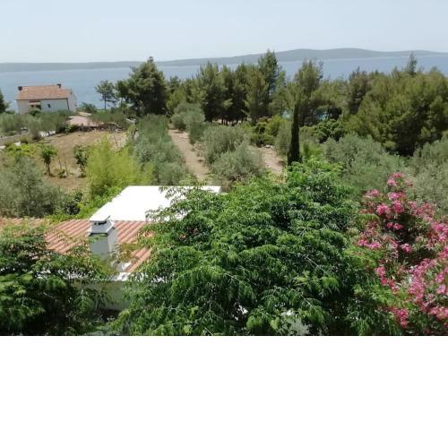 New apartment with private path to sea