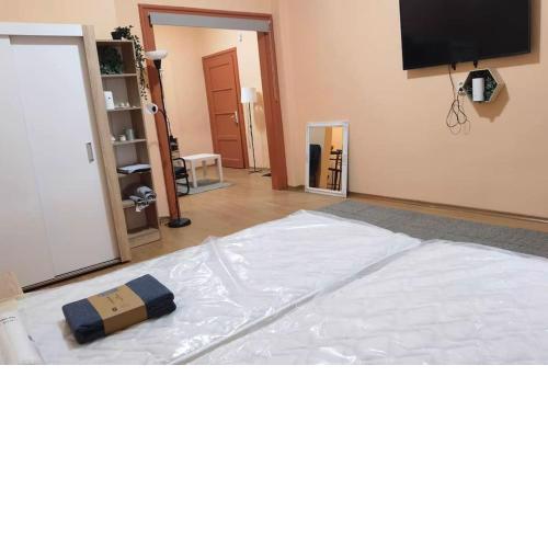 New, Cozy Condo next to NDK!