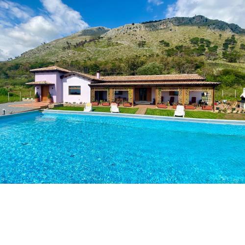 New entire villa with pool and sea views