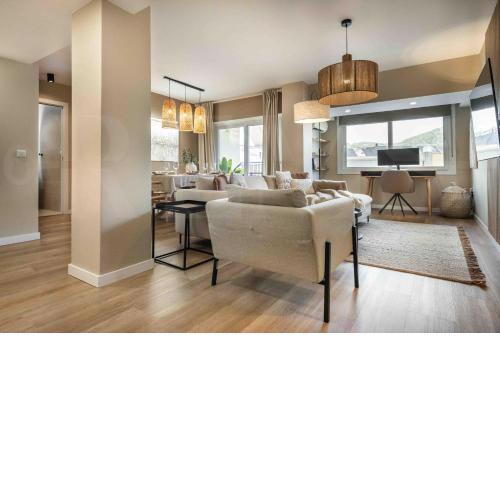 NEW Gorgeous apartment with balcony - Center