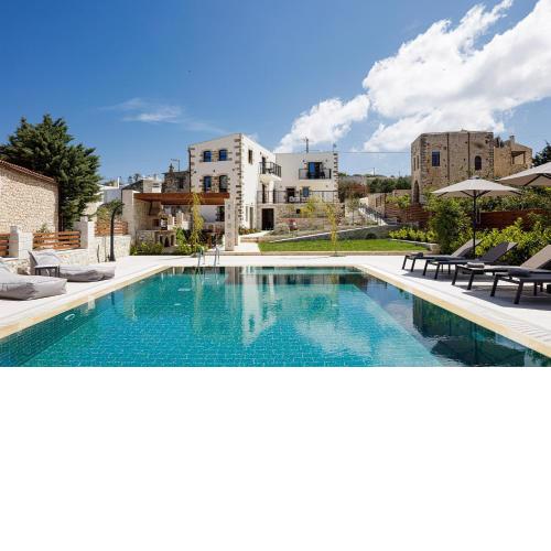 New luxurious villa with stunning pool,views &bbq!