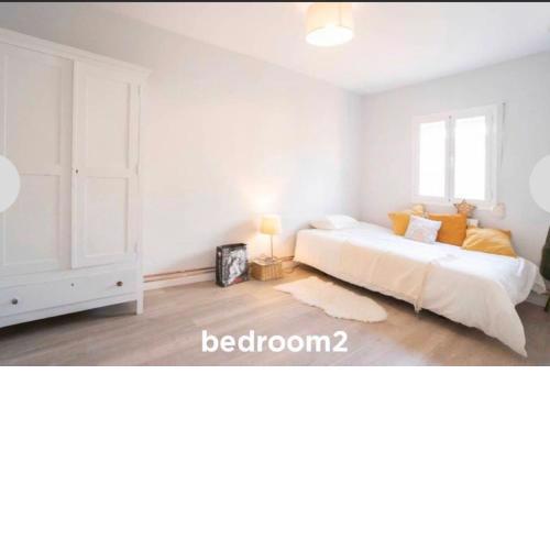 New room in the center of madrid in a house of120!