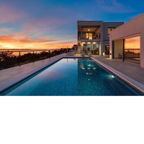 NEW! Seaview Villa Big Blue with 32sqm heated pool, 4 bedrooms, and 3 bathrooms