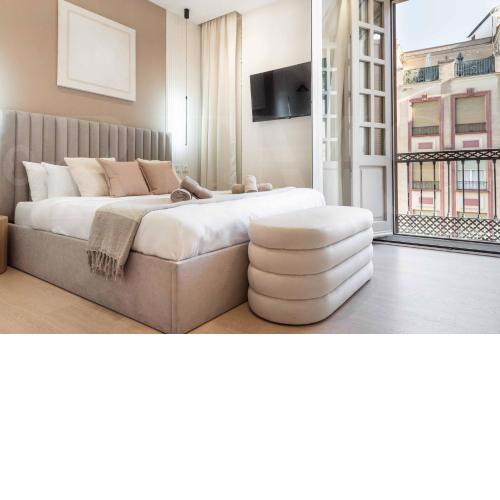NEW Sophisticated apartment with balcony & city views