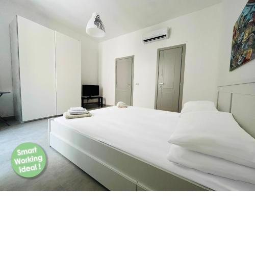 NEW studio flat with kitchen near the sea and Cathedral