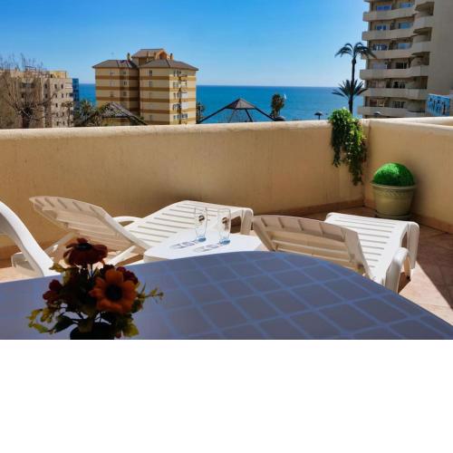 New Studio in Resort, with Water park (100m beach)