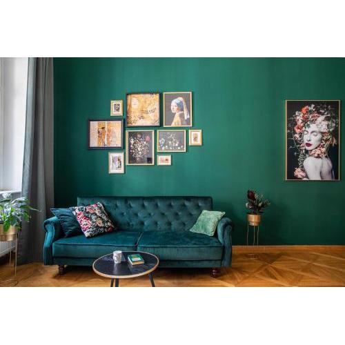 New Stylish 3 Suites Bedrooms Apt in Mala Strana