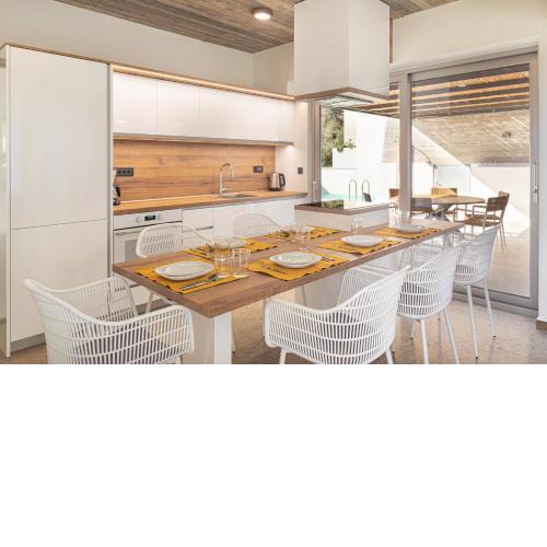 New Stylish Villa Domus Myrtia with private pool, outdoor shower & BBQ