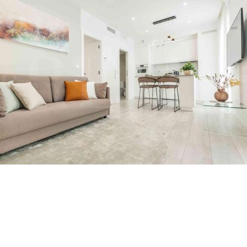 NEW Tranquil & bright apartment w/ parking