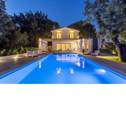 NEW! Villa VENTURA with private 45 sqm swimming pool, 4 bedrooms, gym, game room