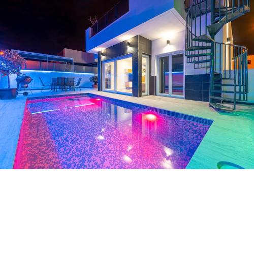 New villa with rooftop terrace and pool