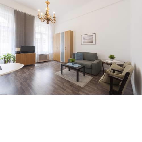 New York Cafe Apt in Center