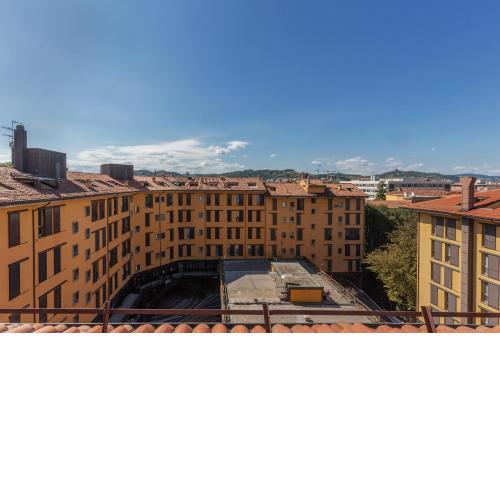 NEW!Apt 2 min walk from Bologna Central Station