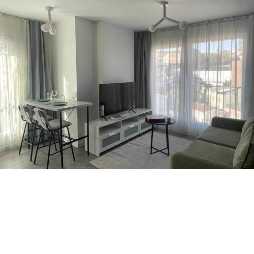 Newly Built Compact Luxury 1BR w/ Free Parking #178