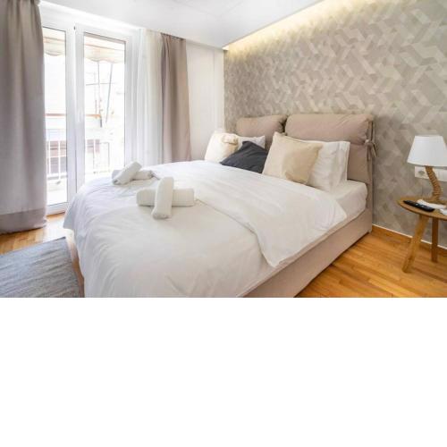 Newly Glam apt 3BR - 2 bath !