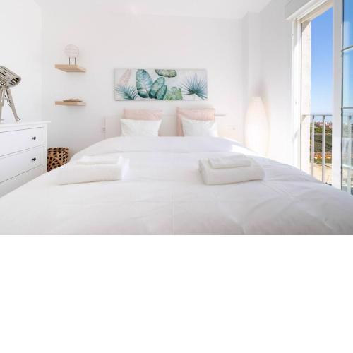 Newly renovated apt w amazing panoramic sea views!