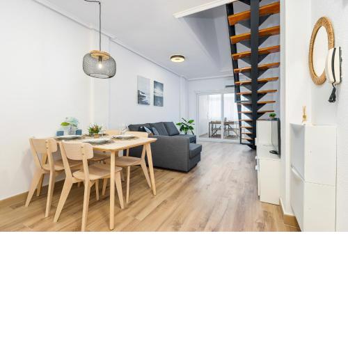 Newly Renovated Luxury Penthouse by the Beach