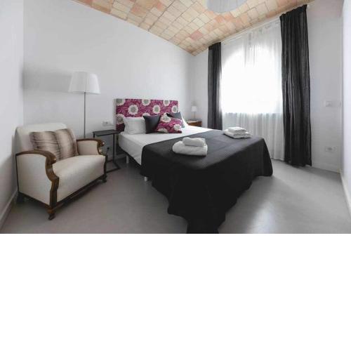 Newly renovated room w Pool y BikeParking