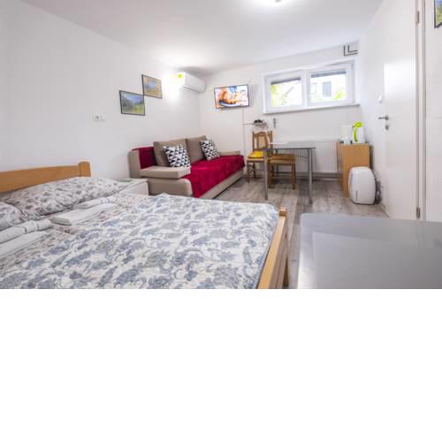 Newly renovated Studio with Air Conditioner & FREE Parking