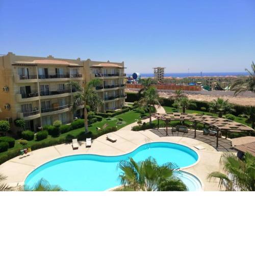 Nice 2 bedroom apartment with sea view