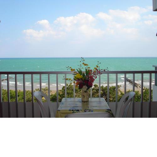 Nice apartment for 7 people, facing the sea by Beahost Rentals