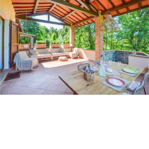 Nice Apartment In Anghiari With Wifi And 2 Bedrooms