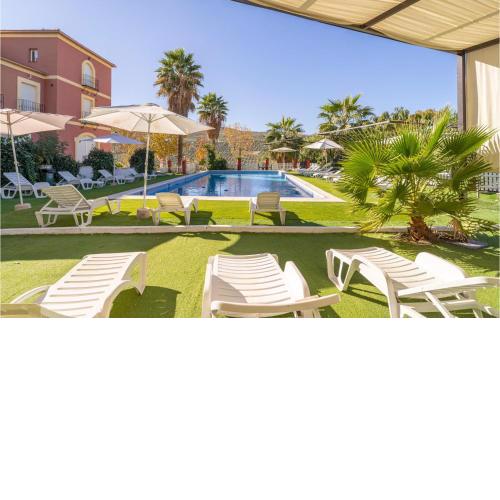 Nice apartment in Baena with Outdoor swimming pool, WiFi and 3 Bedrooms