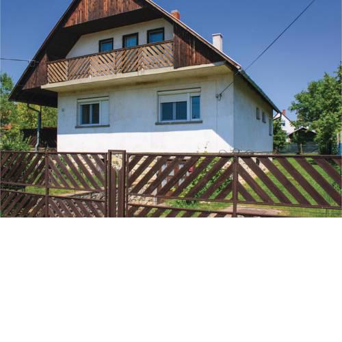 Nice apartment in Balatonakali w/ WiFi and 3 Bedrooms