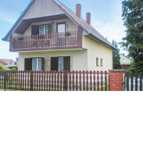 Nice apartment in Balatonkeresztúr w/ WiFi and 1 Bedrooms