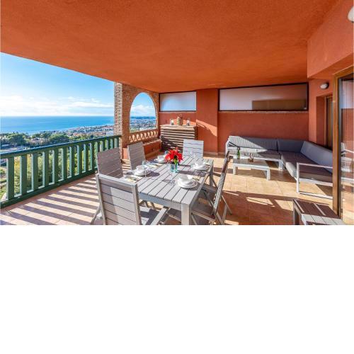 Nice Apartment In Benalmdena With Outdoor Swimming Pool, Wifi And 2 Bedrooms