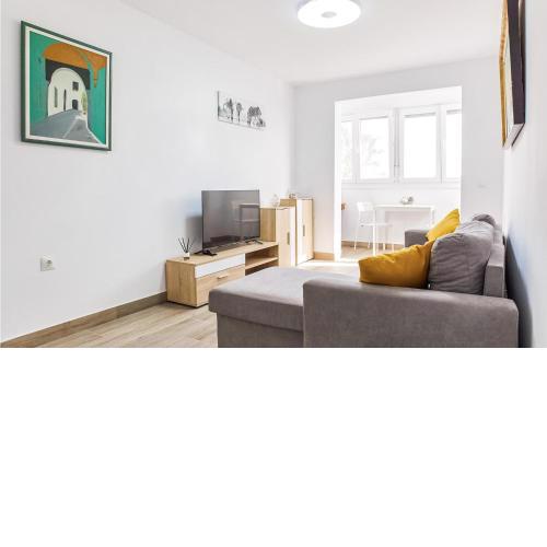 Nice apartment in Cadiz with WiFi and 3 Bedrooms
