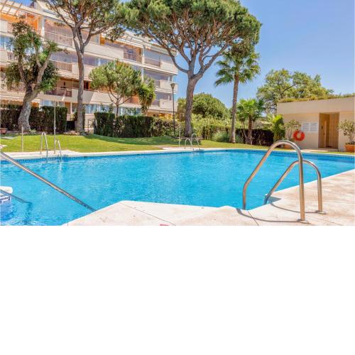 Nice Apartment In Calahonda With Wifi, 1 Bedrooms And Swimming Pool