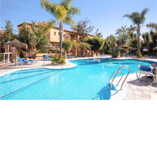 Nice Apartment In Calahonda With Wifi, Outdoor Swimming Pool And Swimming Pool