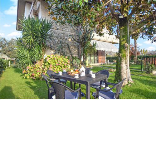 Nice apartment in Capezzano Pianore with 3 Bedrooms and WiFi