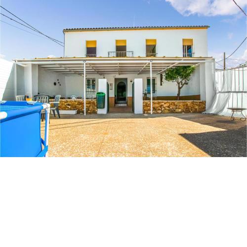 Nice Apartment In Guadalcanal With Wifi, Swimming Pool And 3 Bedrooms