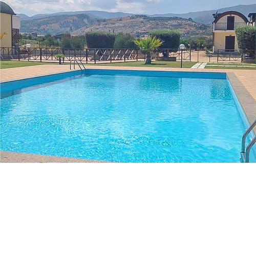 Nice apartment in Isca Marina with 2 Bedrooms