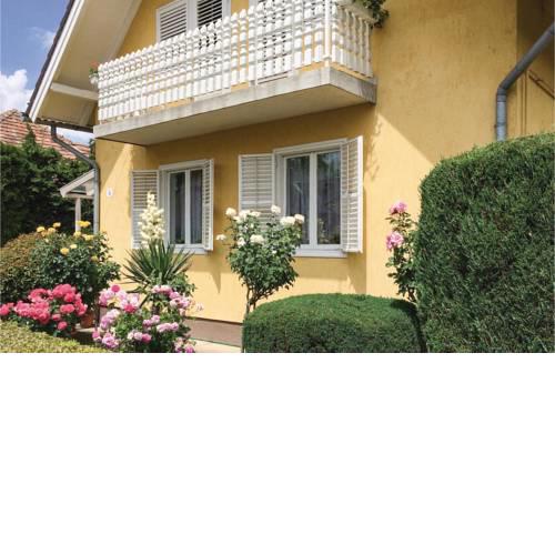 Nice apartment in Keszthely w/ Outdoor swimming pool, WiFi and 2 Bedrooms