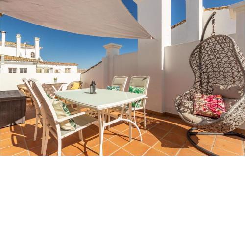 Nice apartment in La Duquesa with WiFi and 2 Bedrooms