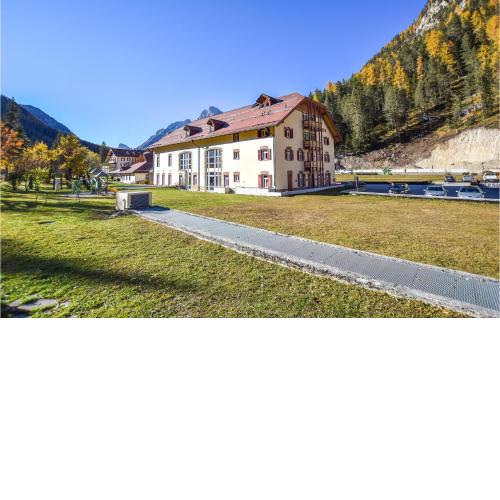 Nice apartment in Localit Carbonin with 2 Bedrooms