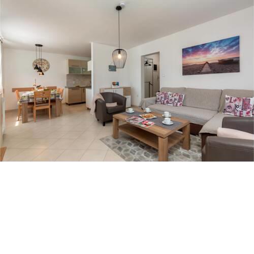Nice apartment in Pula w/ WiFi and 2 Bedrooms