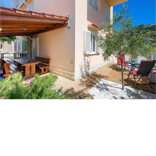 Nice apartment in Rab with WiFi and 2 Bedrooms