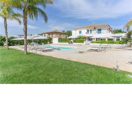 Nice apartment in Ragusa with Outdoor swimming pool, WiFi and 2 Bedrooms